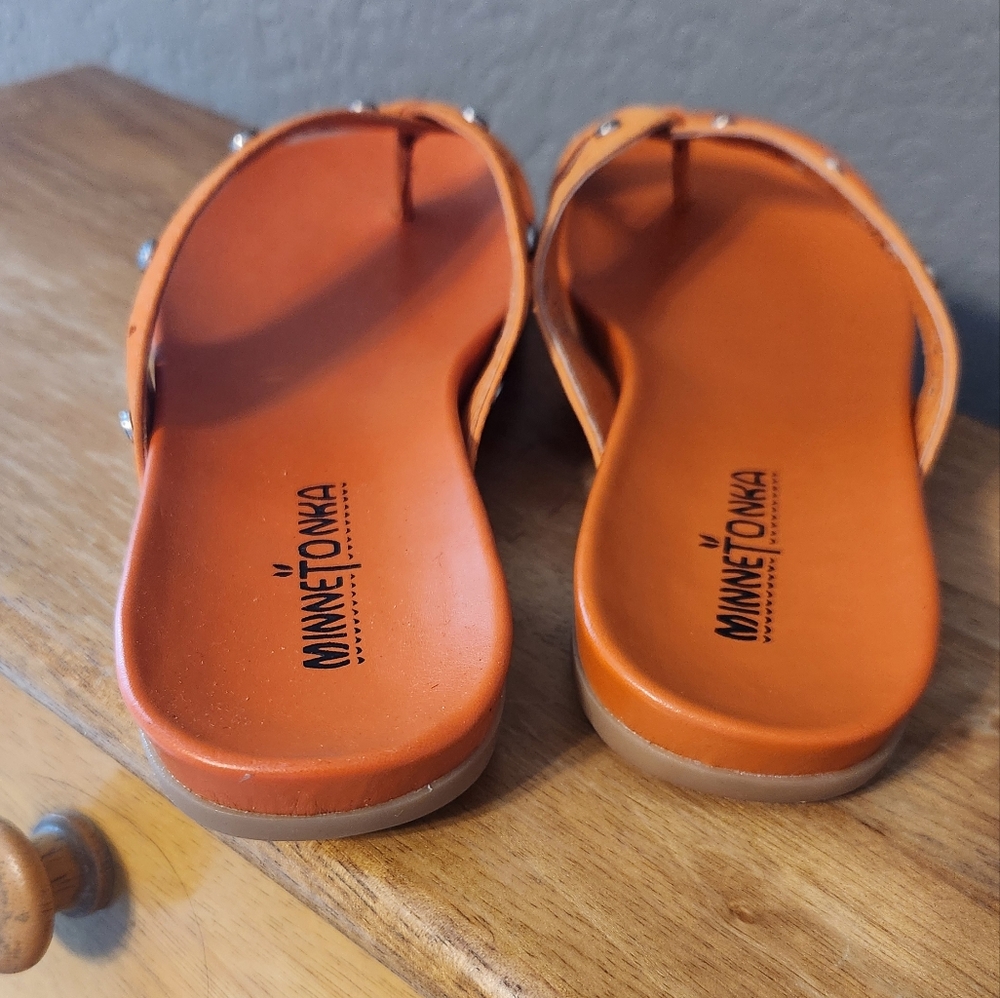 NWT Minnetonka Madelyn Thong Orange Leather Flip-Flop, Size 7 - Picture 4 of 7